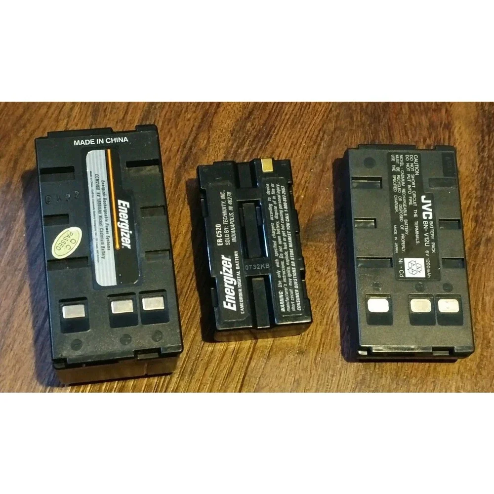 JVC GR-AX700U Camcorder Lot (1995)